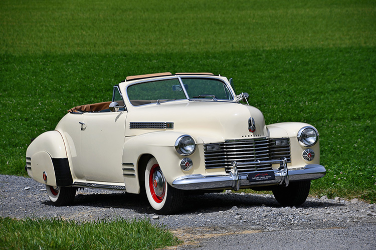 Cadillac Series 62 Convertible Coupe_55.JPG